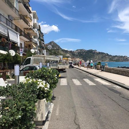 Holiday House In Lungomare Tysandros Giardini Naxos Ngoại thất bức ảnh